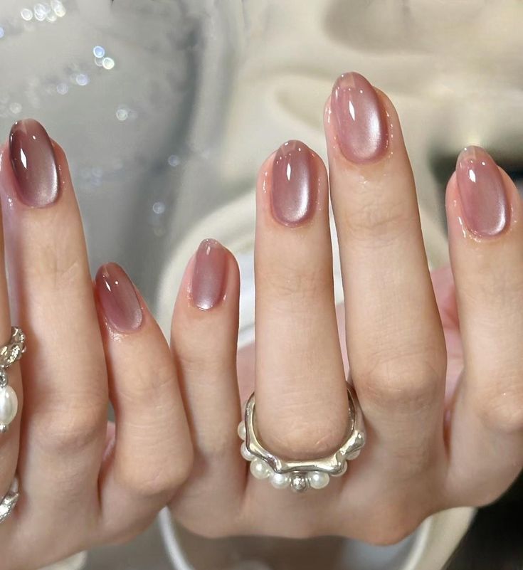 Cat-Eye Nails