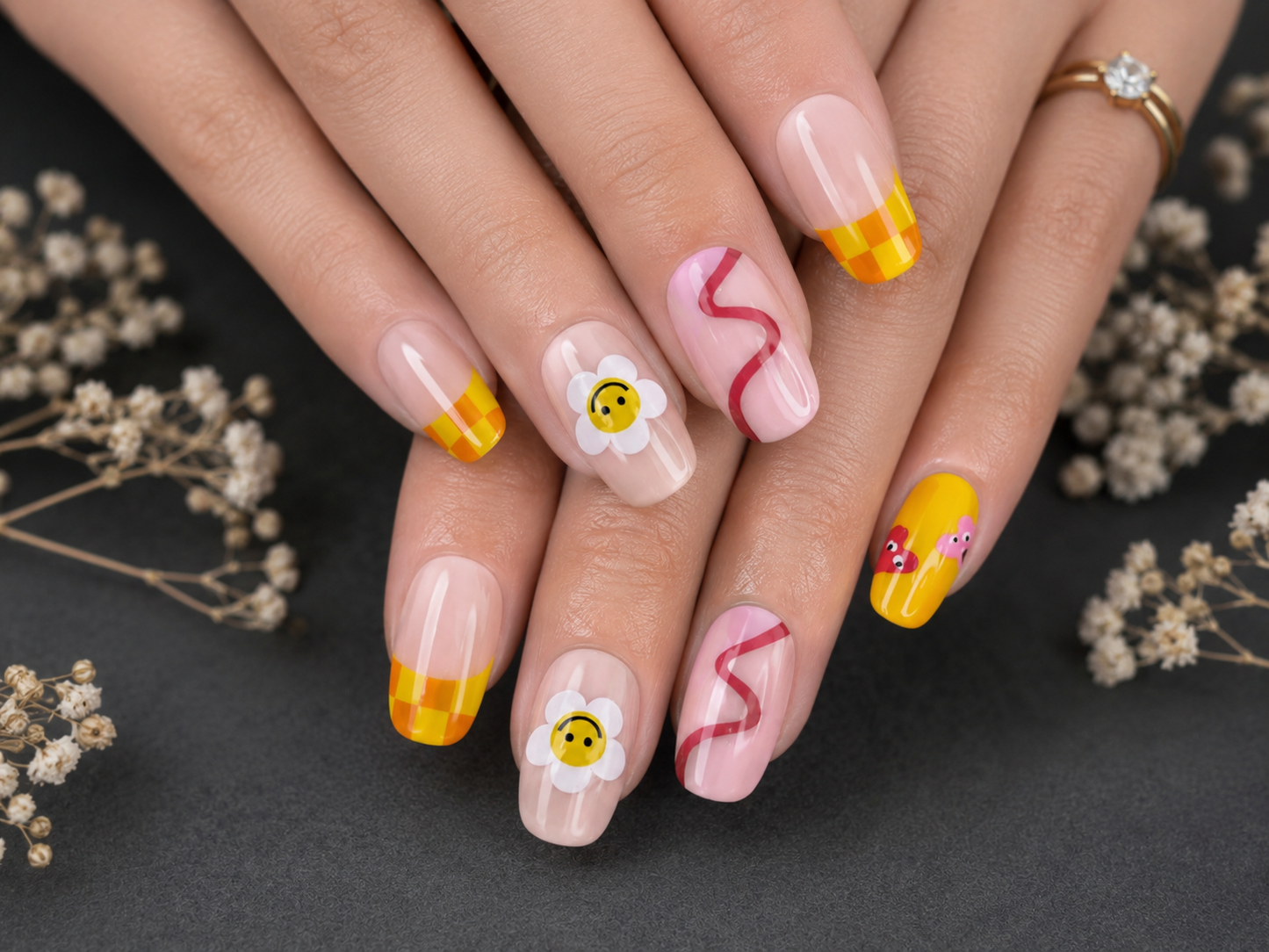 Groovy Smiley Yellow Mix
